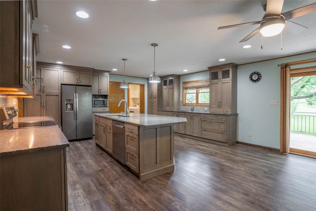 1429 W 1st Street, Pella, IA 50219