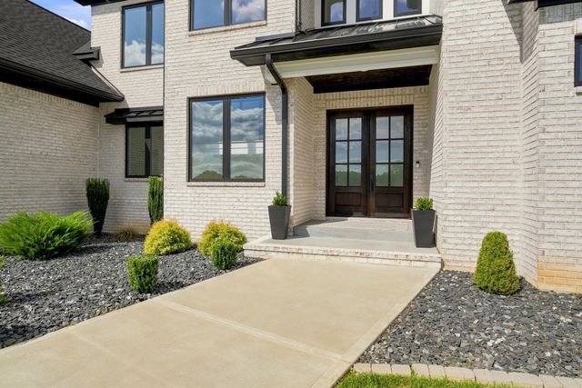 140 Cave Run Boulevard, Versailles, KY 40383