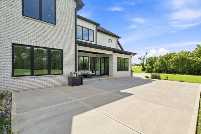 140 Cave Run Boulevard, Versailles, KY 40383