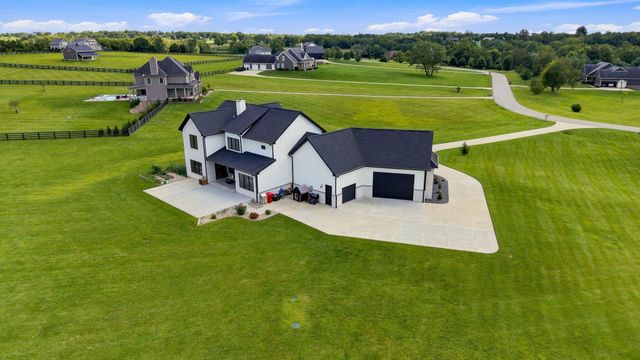 140 Cave Run Boulevard, Versailles, KY 40383