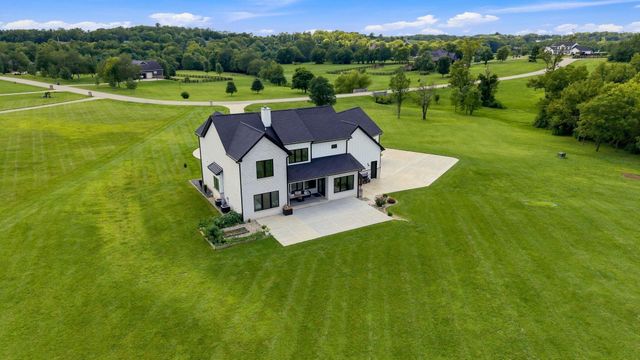 140 Cave Run Boulevard, Versailles, KY 40383