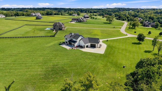 140 Cave Run Boulevard, Versailles, KY 40383