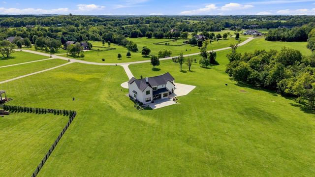 140 Cave Run Boulevard, Versailles, KY 40383