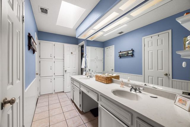419 Timber Ridge Dr, Kerrville, TX 78028