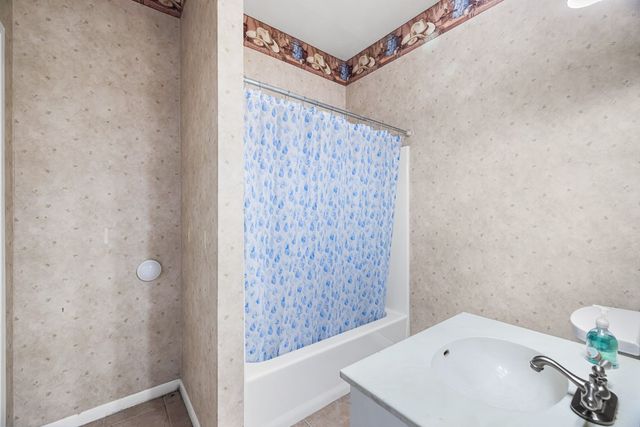 419 Timber Ridge Dr, Kerrville, TX 78028