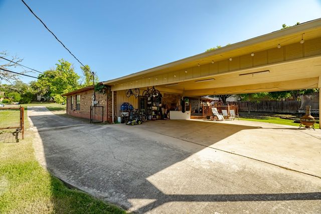 419 Timber Ridge Dr, Kerrville, TX 78028