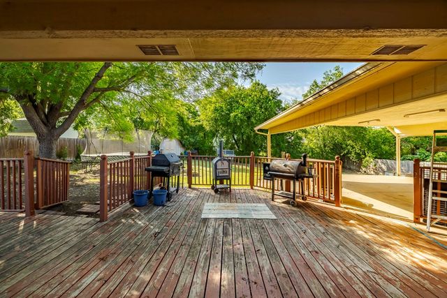 419 Timber Ridge Dr, Kerrville, TX 78028