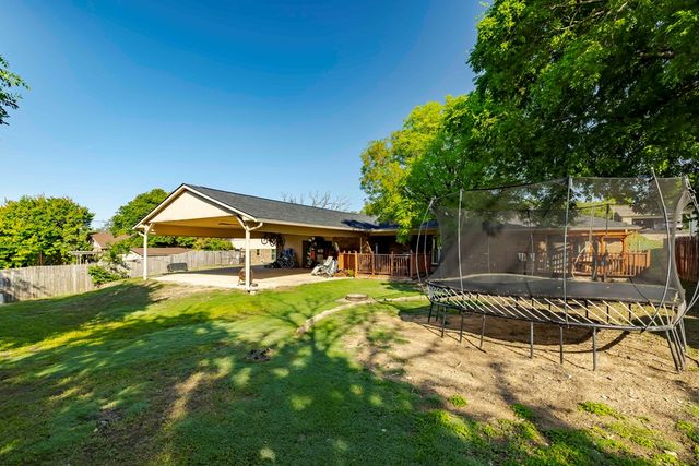 419 Timber Ridge Dr, Kerrville, TX 78028
