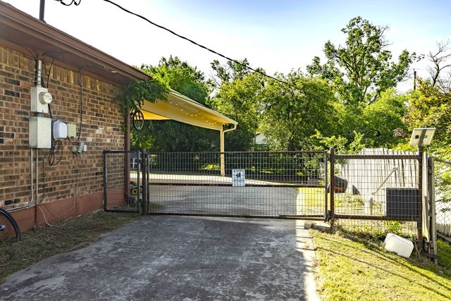 419 Timber Ridge Dr, Kerrville, TX 78028
