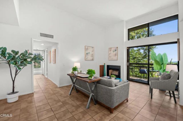 898 Temple Terrace 315, Los Angeles, CA 90042