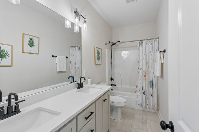 8708 Newtown Rd, Rockvale, TN 37153