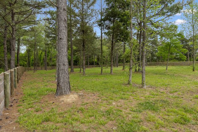 8708 Newtown Rd, Rockvale, TN 37153