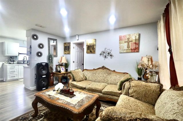 414 W ELLA J GILMORE STREET, Apopka, FL 32703