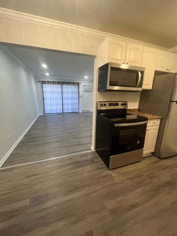 860 E Old Willow Road 139, Prospect Heights, IL 60070