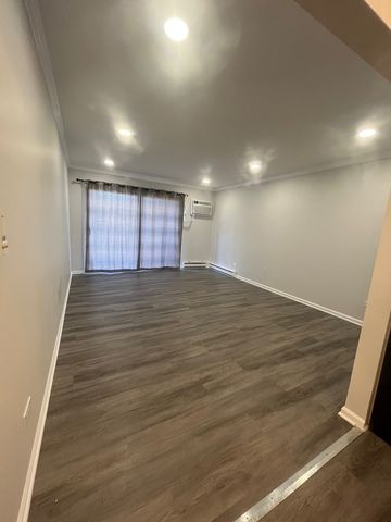 860 E Old Willow Road 139, Prospect Heights, IL 60070