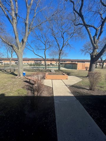 860 E Old Willow Road 139, Prospect Heights, IL 60070