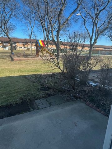 860 E Old Willow Road 139, Prospect Heights, IL 60070
