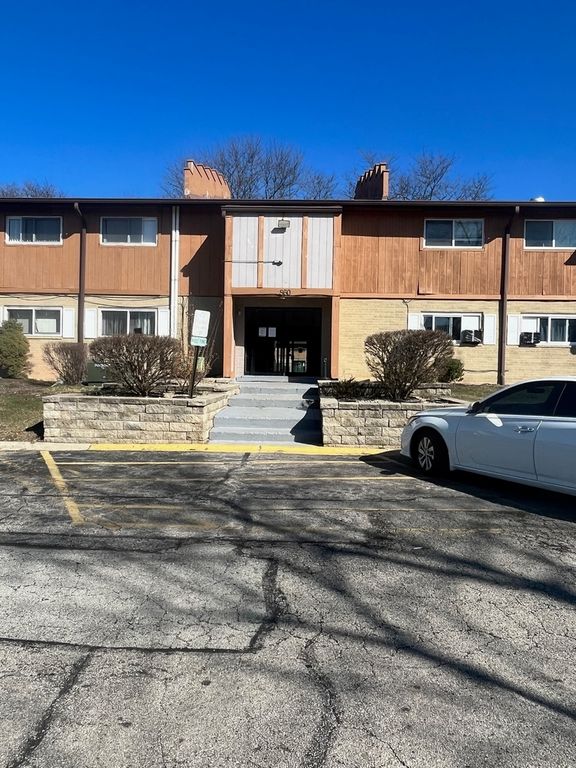 860 E Old Willow Road 139, Prospect Heights, IL 60070