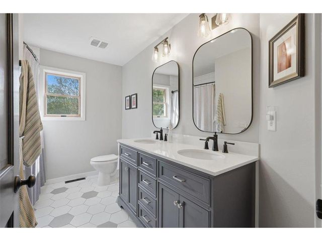 1516 Northridge Drive, Hudson, WI 54016