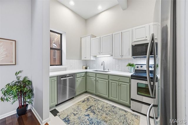 2347 Albion Place A, St Louis, MO 63104