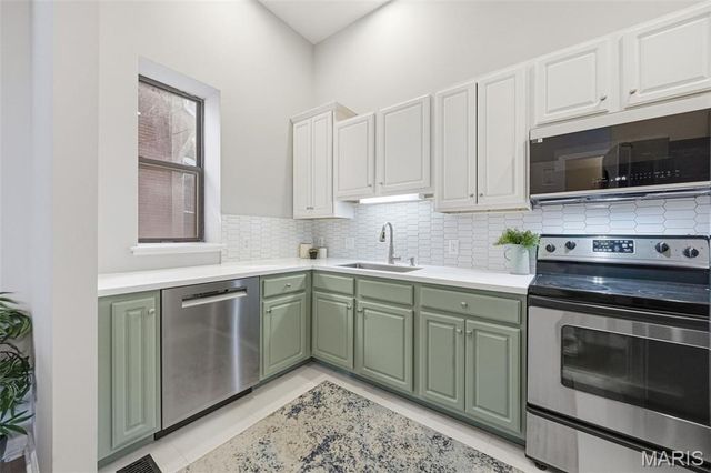 2347 Albion Place A, St Louis, MO 63104