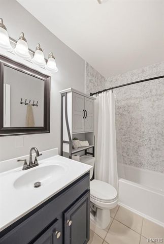 2347 Albion Place A, St Louis, MO 63104