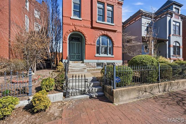 2347 Albion Place A, St Louis, MO 63104