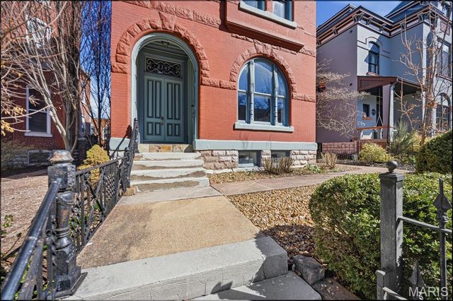 2347 Albion Place A, St Louis, MO 63104