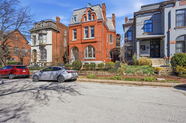 2347 Albion Place A, St Louis, MO 63104