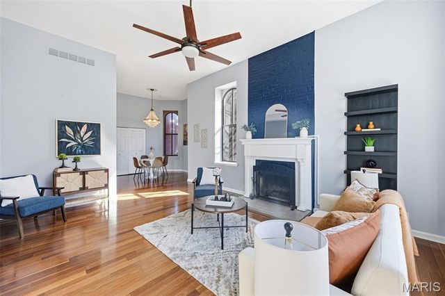 2347 Albion Place A, St Louis, MO 63104