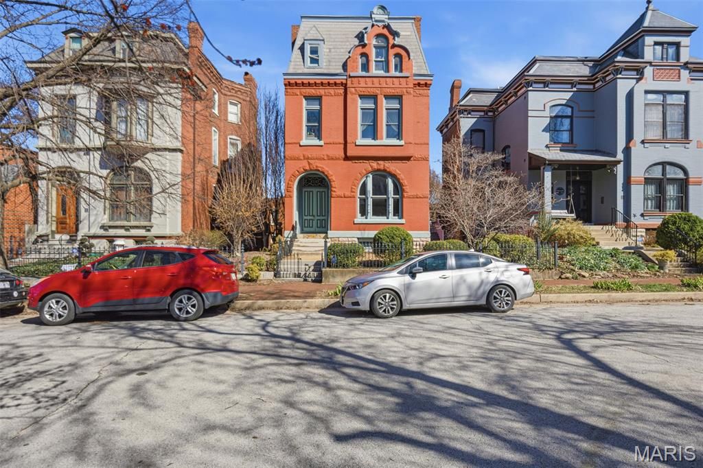 2347 Albion Place A, St Louis, MO 63104