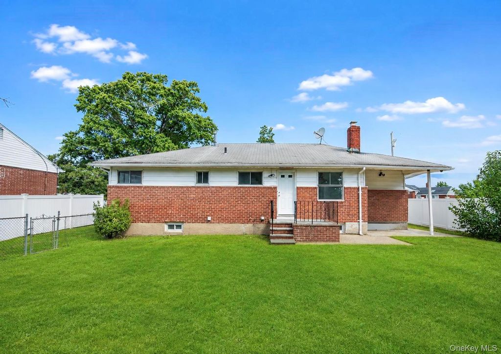 71 6th Street, Hicksville, NY 11801 — photo 3