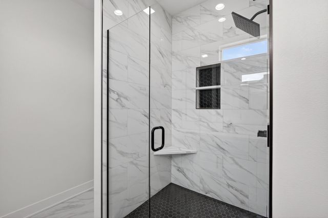 17331 Brookview Drive, Urbandale, IA 50323