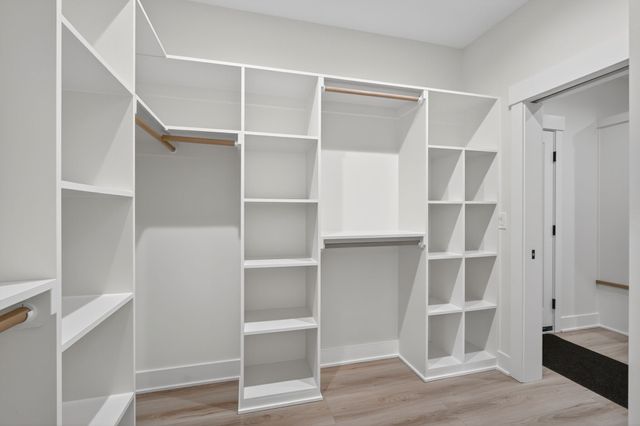 17331 Brookview Drive, Urbandale, IA 50323