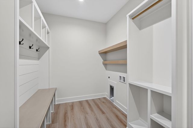 17331 Brookview Drive, Urbandale, IA 50323