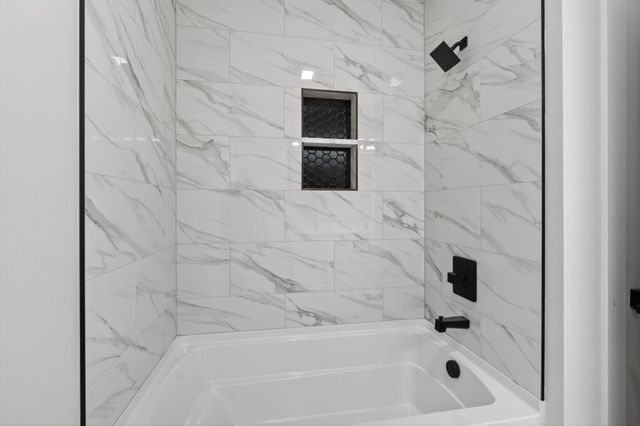 17331 Brookview Drive, Urbandale, IA 50323