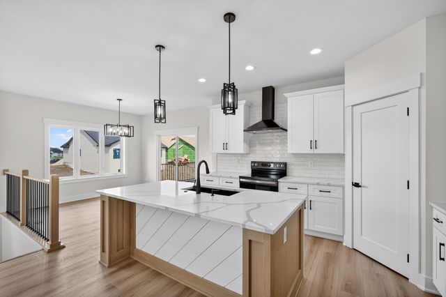 17331 Brookview Drive, Urbandale, IA 50323