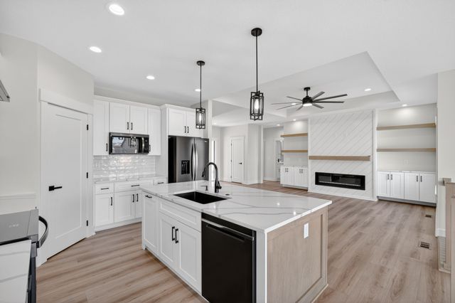 17331 Brookview Drive, Urbandale, IA 50323