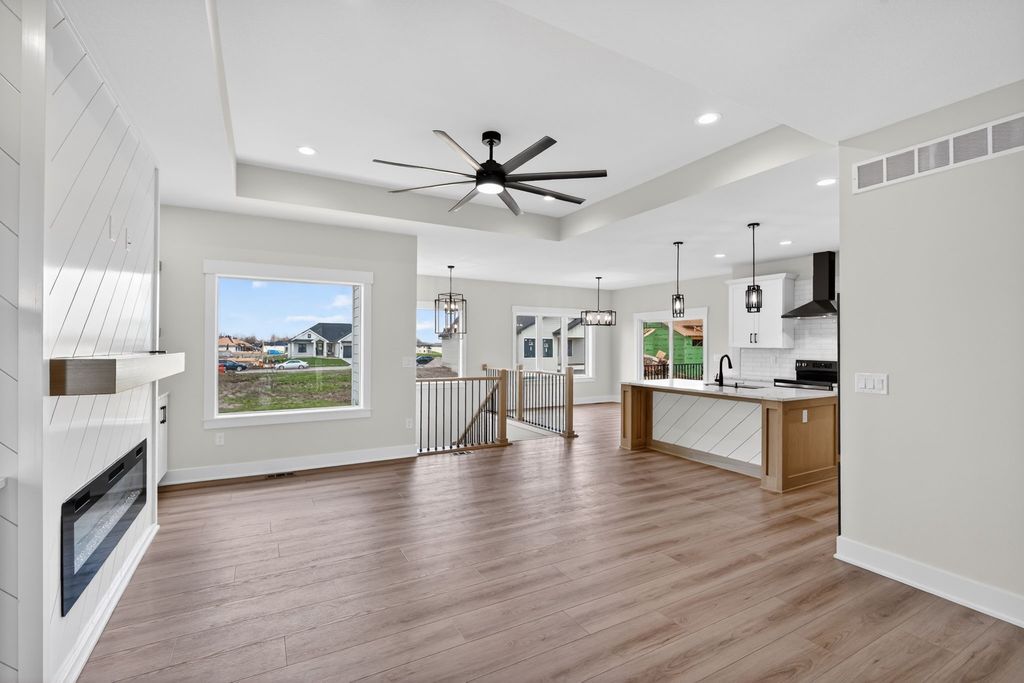 17331 Brookview Drive, Urbandale, IA 50323