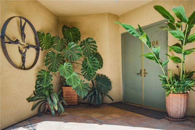12841 Bloomfield Street 104, Studio City, CA 91604