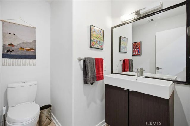 12841 Bloomfield Street 104, Studio City, CA 91604