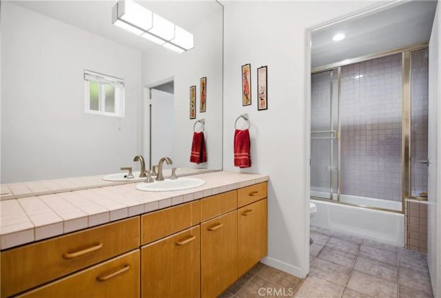 12841 Bloomfield Street 104, Studio City, CA 91604
