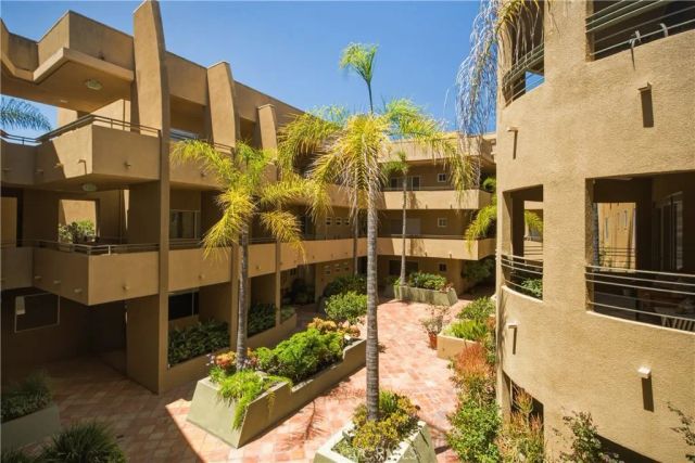 12841 Bloomfield Street 104, Studio City, CA 91604
