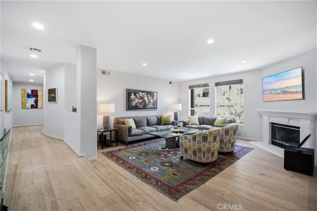 12841 Bloomfield Street 104, Studio City, CA 91604