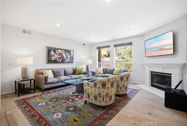 12841 Bloomfield Street 104, Studio City, CA 91604