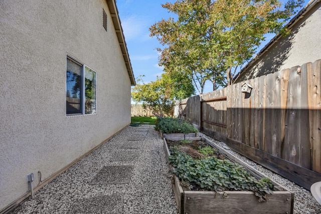 112 Douglas Dr, Lincoln, CA 95648