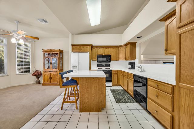 112 Douglas Dr, Lincoln, CA 95648