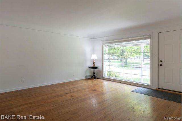800 Parkview Drive, Plymouth, MI 48170