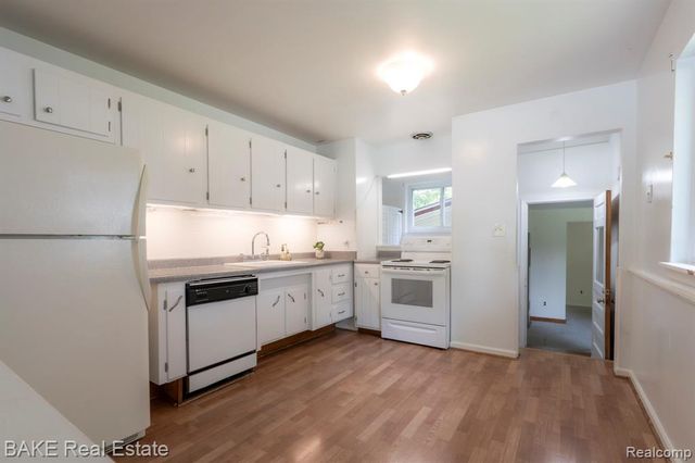 800 Parkview Drive, Plymouth, MI 48170