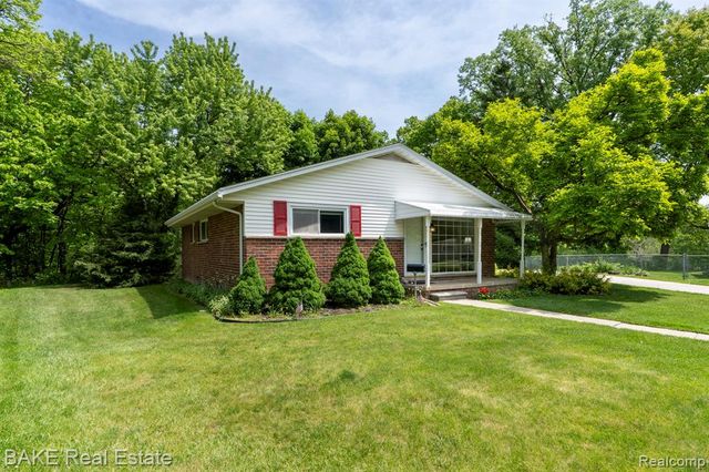 800 Parkview Drive, Plymouth, MI 48170